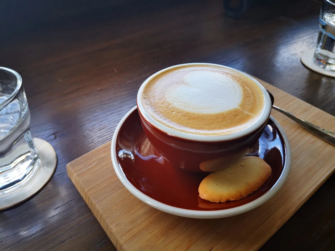 Specialty hand-brewed coffee is Okkio’s highlight, ideal for those who appreciate thoughtful craftsmanship in every cup